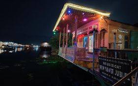 Nsj Heritage Group Of Houseboats